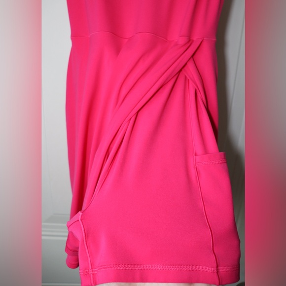 OFFLINE by AERIE Real Me Hugger Tennis Dress with Built-in Shorts Size M - Picture 8 of 12